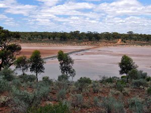 DUN37 -32.34836 lon=121.81855 Across Lake Dundas